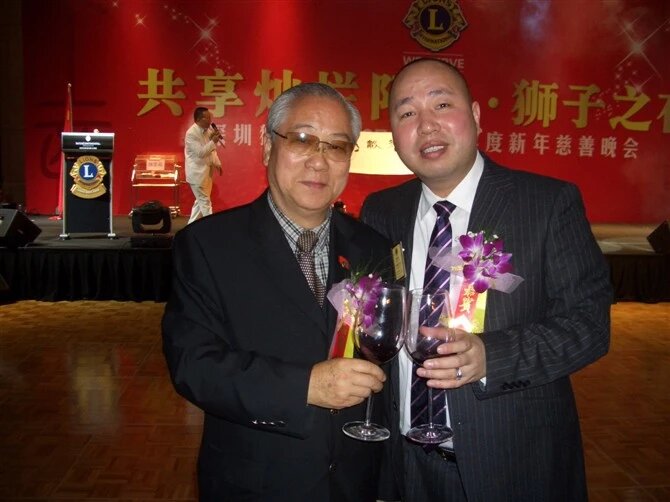 深圳狮子会戴总监与谢东升狮兄亲切合影